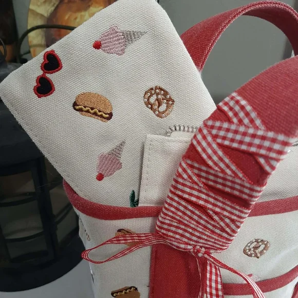 MADDEN GIRL "Picnic" Mini Tote & Wristlet Set - Picture 2 of 9